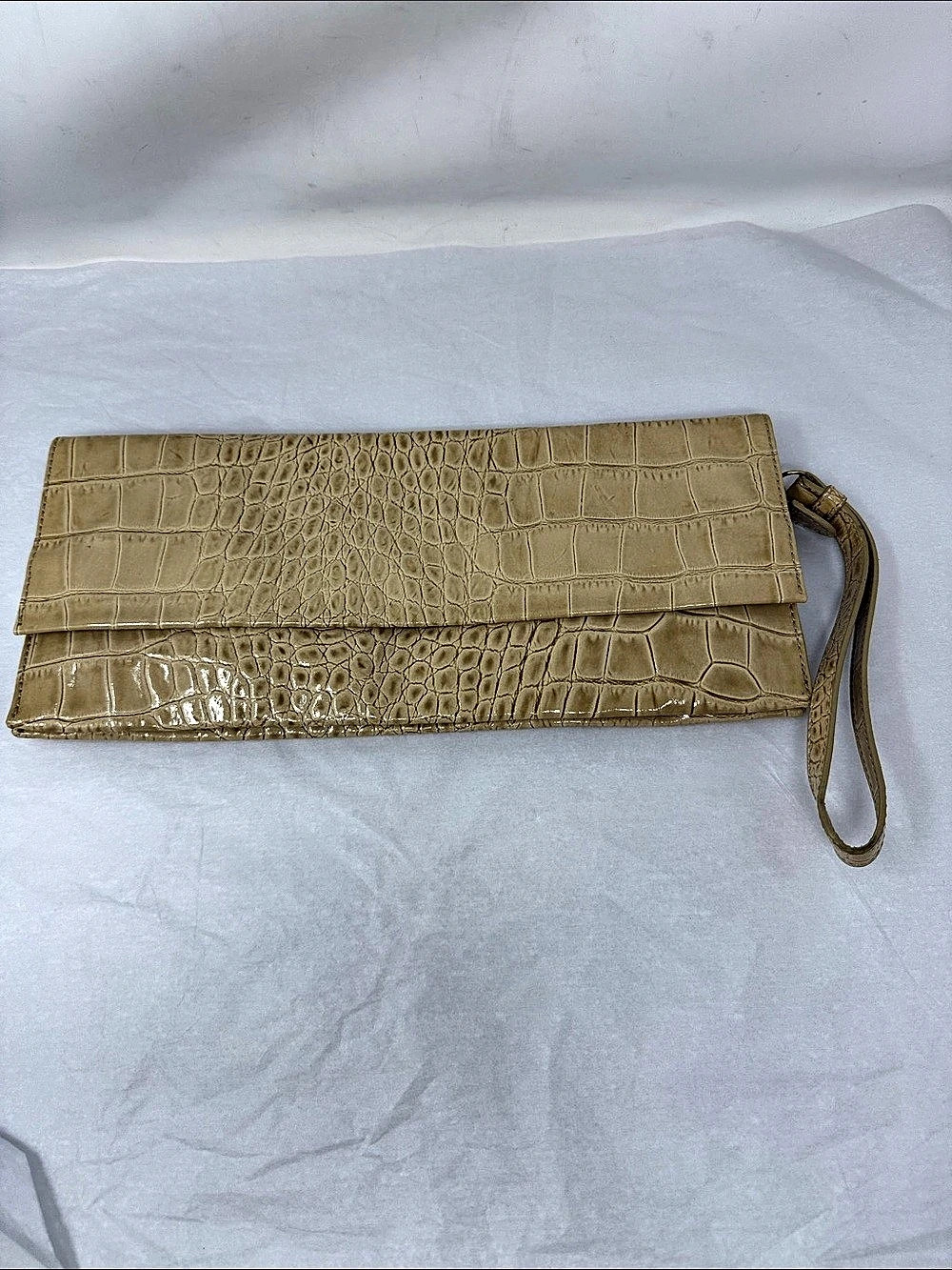 Saks Fifth Avenue Tan Croc Embossed Foldover Clutch Wristlet Y2K Quiet Luxury